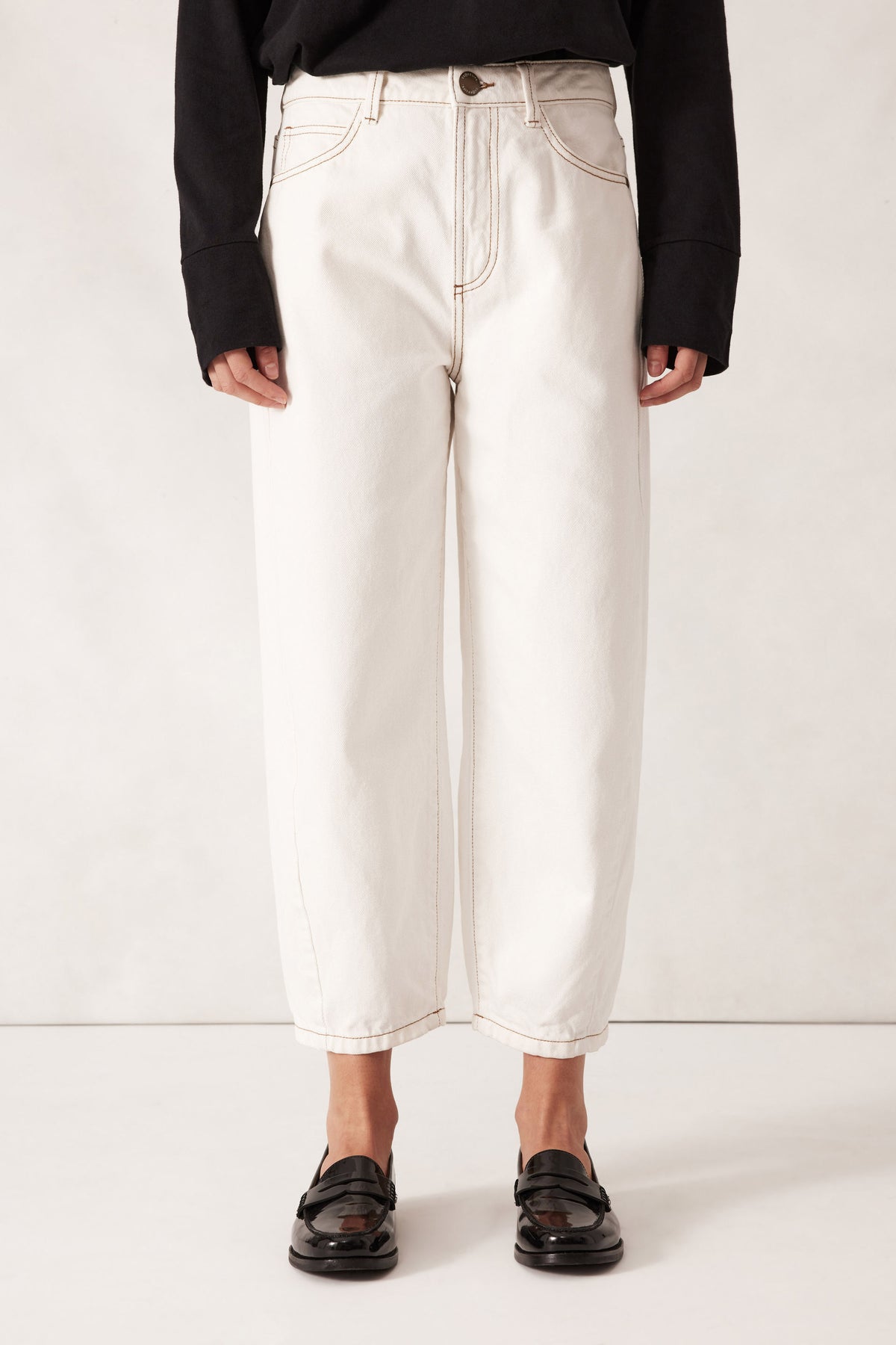 Tapered Barrel Jean Ecru