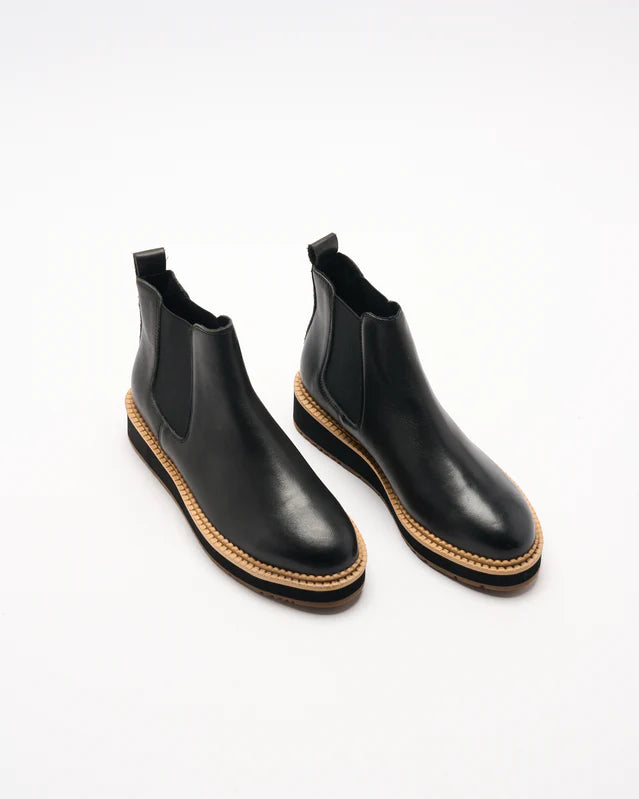 Jade Leather Boot / Black Scallop