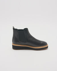 Jade Leather Boot / Black Scallop